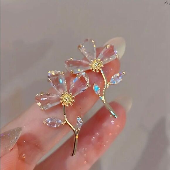 🌺 Betsey Johnson stunning crystal flower earrings 🌺 - Picture 7 of 7